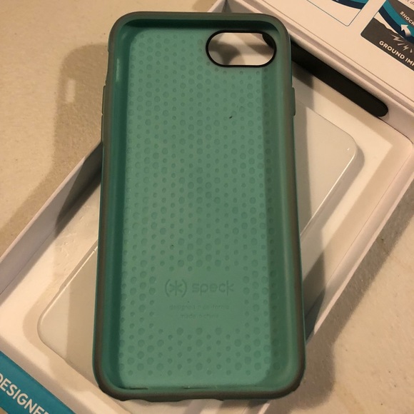 Speck case for iPhone 8 - Picture 2 of 7
